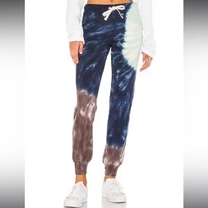 Sun Burst Tie Dye Basic Cuff Sweats in Wasabi, Inca & Mocha (Size M)